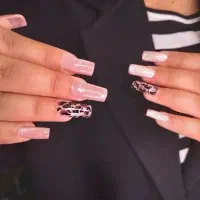 تخفیف ویژه فقط یه هفته کاشت ناخن  ۴۰۰