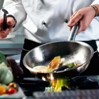 نیازمند خانم برای کار