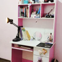 میز تحریر کمد و تخت بسیار محکم و تمیز