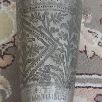 دوتا‌لیوان‌قدیمی‌وشکلات‌خوری‌قدیمی