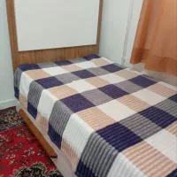 دو عدد تخت خواب یک نفره همراه یک دراور