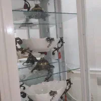 گنجه با طروف دکوری