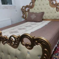 تخت و اینه و پاتختی