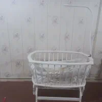 تخت کنار مادر وگهواره