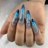 آموزش  کاشت ناخن و آموزش طراحی۳ تومن