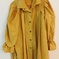 بارونی خردلی  دخترانه  .کت زنانه و سوییشرت وشلوار