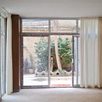 خیابان اذر همکف ۵۰ متری حیاط سرسبز ۳۰ متری یک خواب