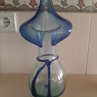 تعدادی ظروف پذیرایی و سبد و دسته گل|ظروف سرو و پذیرایی|میانه, |دیوار