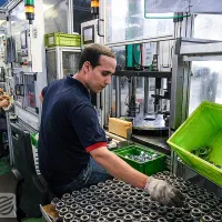 استخدام در کارخانه تولیدی قطعات خودرو