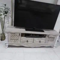 تلویزیون ومیز