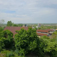 زمین-با-خانه-کلنگی-کوهپایه-ای