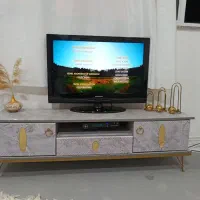 تلویزیون ال سی دی32 و میز تلویزیون درحدنو|تلویزیون و پروژکتور|بوکان, |دیوار