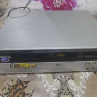 یک دستگاه سی دی مدل سامسونگ