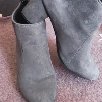 سه جفت کفش زنانه
