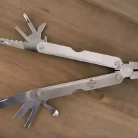 ابزار چند کاره سفری و کمپینگ FUCHS و چراغ قوه نو