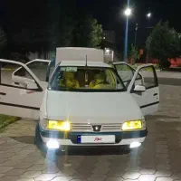 405 سفید عروسک