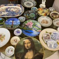 تعدادی بشقاب دیواری عتیقه بسیار نفیس و کمیاب