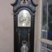 یک عدد ساعت فهوه ای در حد نو یک متری