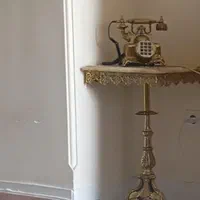 میز تلفن و تلفن برنز سالم
