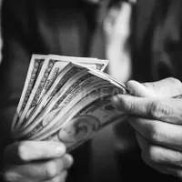 ۱ تومن رو هوا ب دست بیار