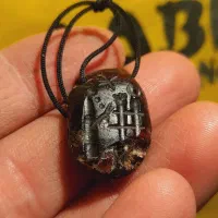 مهره نشاندار آویزی|کلکسیون اشیاء عتیقه|لواسان, |دیوار