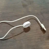 کابل شارژ ساعت هوشمند.