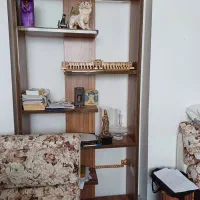 کتابخانه و میز عسلی