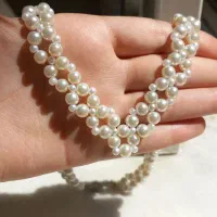 گردنبند مرواریدی V شکل