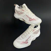کفش های ASICS و Yonex مخصوص بدمینتون و پینگ پنگ