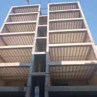 نگهبان ساختمان در حال ساخت