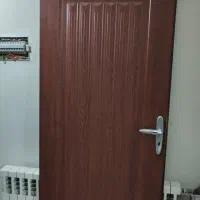 درب اتاق همراه با چارچوب