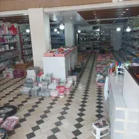 مغازه تجاری ۲۰۰متر هوراه با زیرزمین