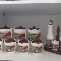 زیبا با درب چوبی