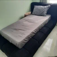 تخت مدرن پفکی کاملا سالم و نو