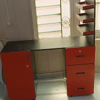 میز دارای استند چوب