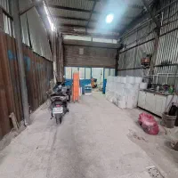 ۱۰۰ متر مغازه با بالکن و انباری بالای ملک