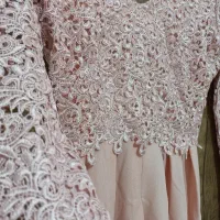 پیراهن مجلسی|لباس|ساری, |دیوار