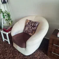 مبل ۷ نفره دست ساز چرم|مبلمان خانگی و میز عسلی|رشت, توشیبا|دیوار