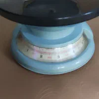 ترازو خانگی|ظروف پخت‌وپز|بومهن, |دیوار