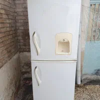 یک عدد یخچال فریزر کاریزان