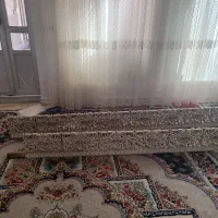 کتیبه پرده به طول ۴و نیم متر می‌باشد رنگ استخوانی