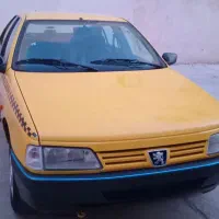 تاکسی داخل شهر پژو روآ در حد