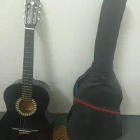 گیتار سیاه|گیتار، بیس، امپلیفایر|خوی, |دیوار