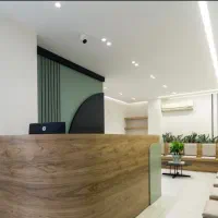 منشی خانم با روابط عمومی بالا