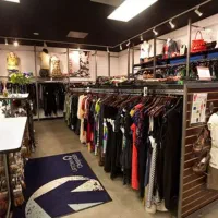 به یک فروشنده خانم شیفت صبح برای پوشاکی نیازمندیم