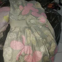 تعدادی لباس در حد نو