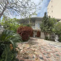 ویلا با حیاط زیبا نزدیک دریا درشهر نور