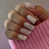 آموزش کاشت ناخن با تخفیف ۵۰ درصدی