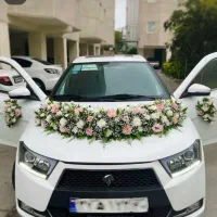 ماشین و دسته گل