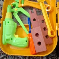 چمدان ابزار کودک|اسباب‌بازی بچه|ری, شهادت|دیوار